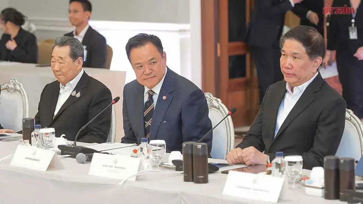 Anutin Huddles with Top-Tier CEOs of CP and Saha Pathumpibul, Stresses Government-Private Sector Partnership for Economic Strength