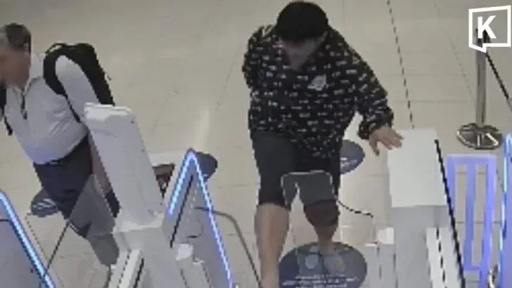 Chinese man arrested for damaging Suvarnabhumi gate