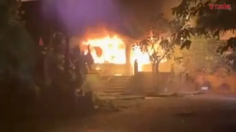Fire Engulfs Monk's Quarters at Ban So Temple; Residents Help Monks Escape as Firefighters Battle Intense Blaze