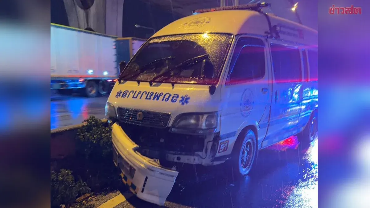 Pickup Truck Cuts Off Rescue Vehicle En Route To Emergency