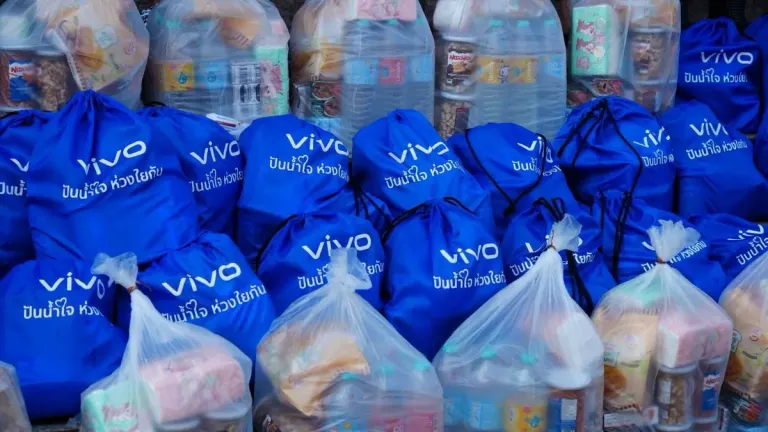 Vivo Thailand Delivers 500 Flood Relief Packs to Victims