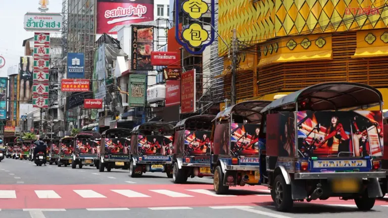 Lisa's SaWaDiKa Tuk-Tuk Caravan Rolls Through Bangkok