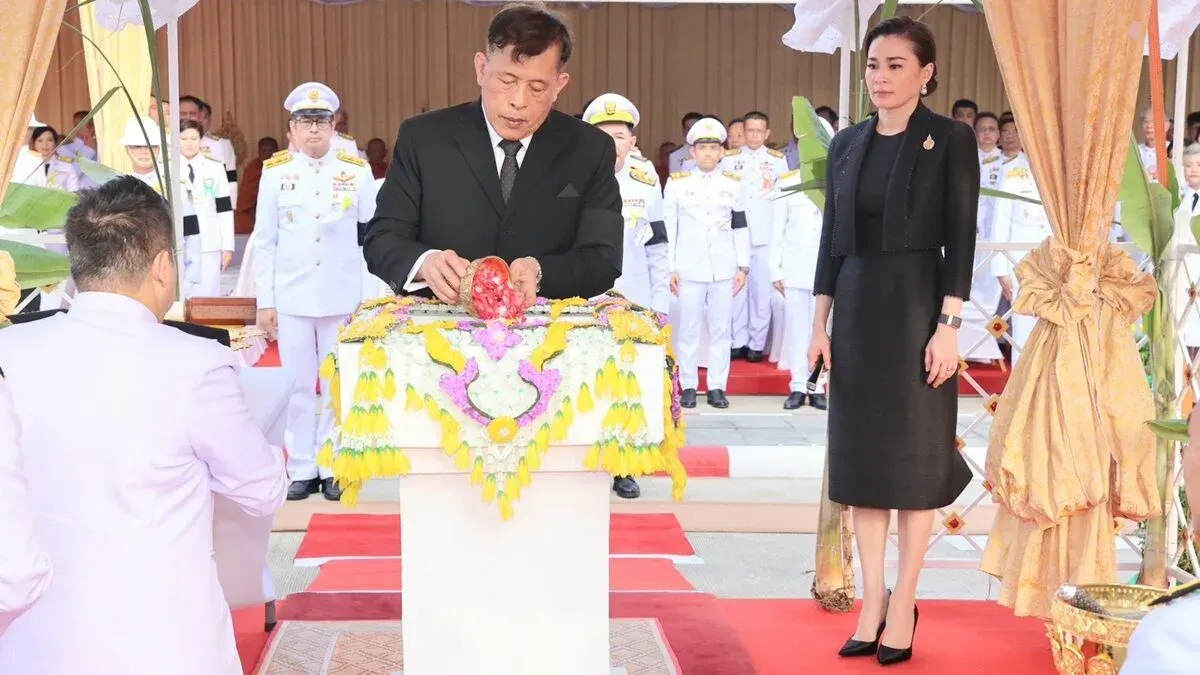 King and Queen Open Phra Pradaeng Provincial Court Building