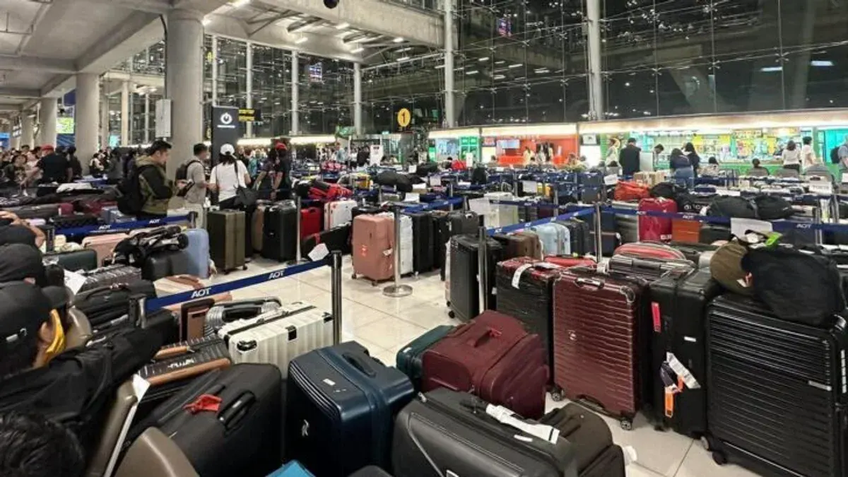 Thai Airways Struggles With Baggage Backlog After Bangkok Floods
