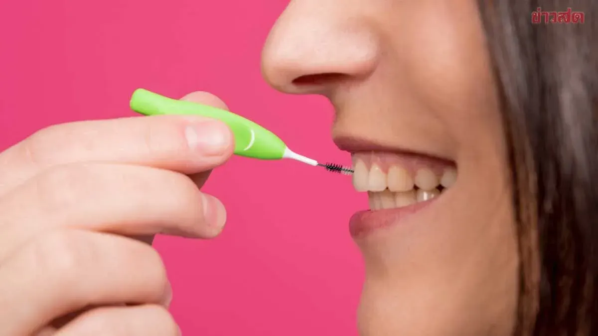 Dentist Reveals Why Flossing Causes Bleeding Gums: Don't Poke Directly Into Tooth Gaps