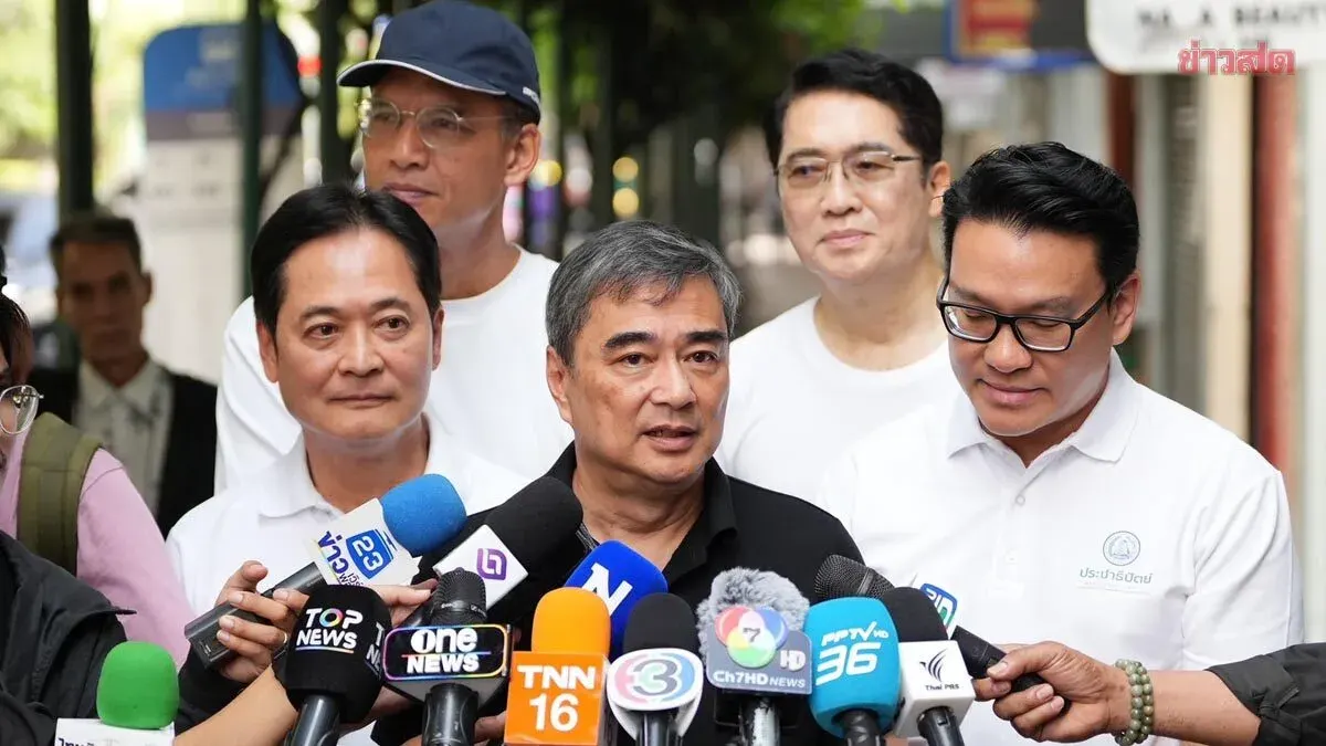 Abhisit Slams Government Claims as 'Far-Fetched,' Says Oil Price Relief Shifts Burden to Future Generations; Pledges to Investigate AI Projects