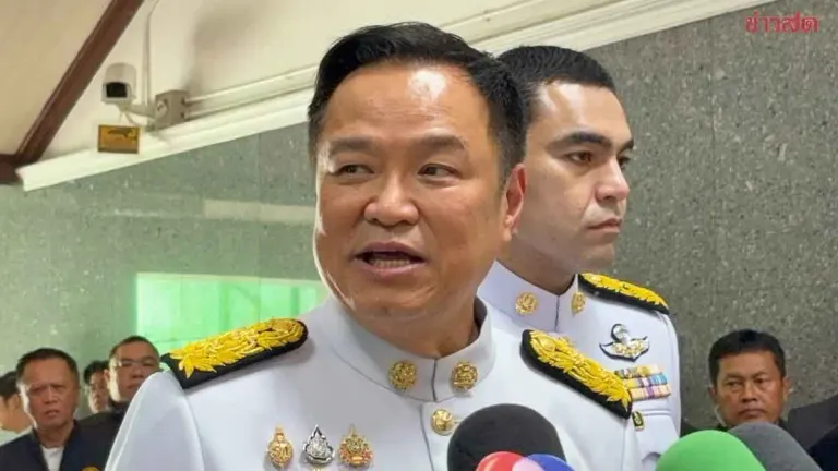 PM Denies Lax Rules, Blames Officials in Local Exam Fraud Crackdown