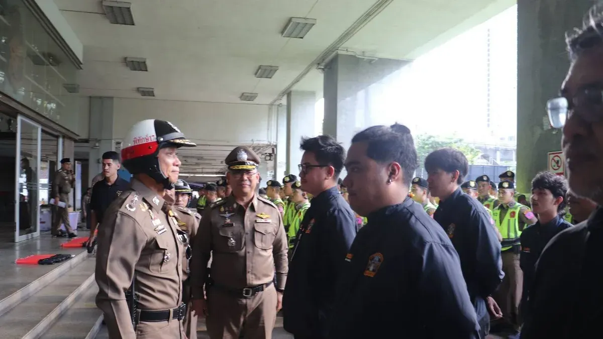 Deputy Traffic Chief Inspects Wat Khaek Silom Festival Security