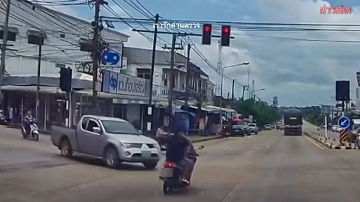 Reckless Motorcyclist Runs Red Light and Gets Hit by Pickup Truck at Intersection, Wife and Two Young Children Injured