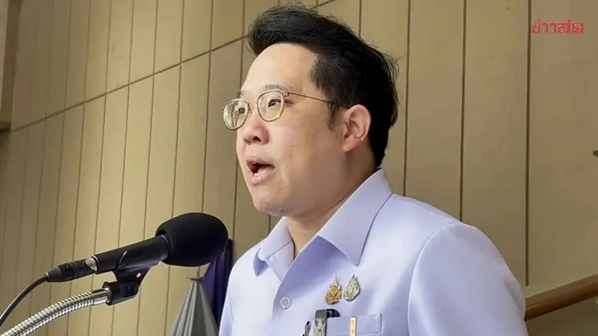 Health Minister Defends Gold Card Fund Distribution