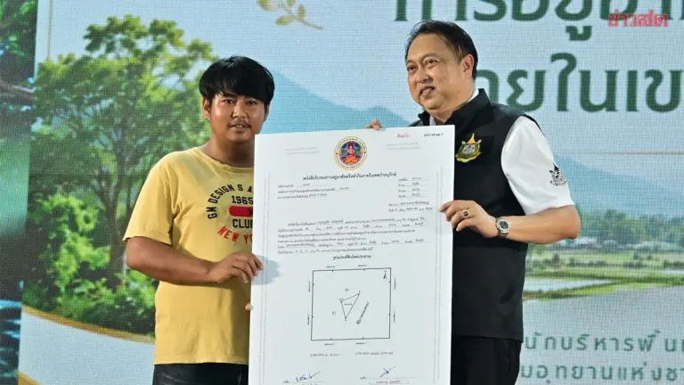 Suchart Distributes Identification Documents to Mangrove Forest Residents in Chanthaburi, Advances Land and Livelihood Problem Resolution