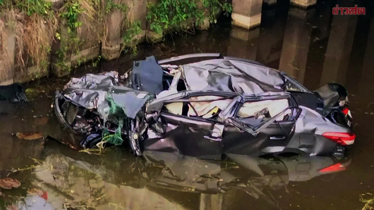 Woman Loses Control of Car, Crashes Into Bridge Railing Before Plunging Into Canal and Dying