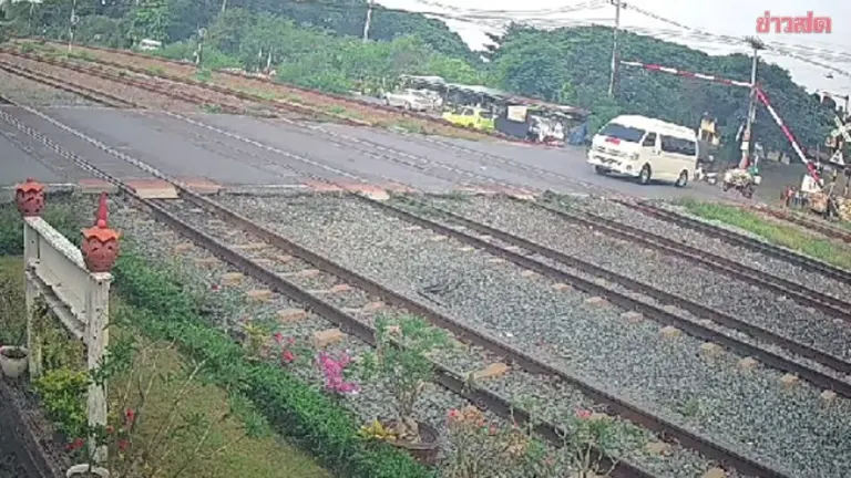 Shocking: Student van attempts to breach crossing gate as train operator makes emergency stop