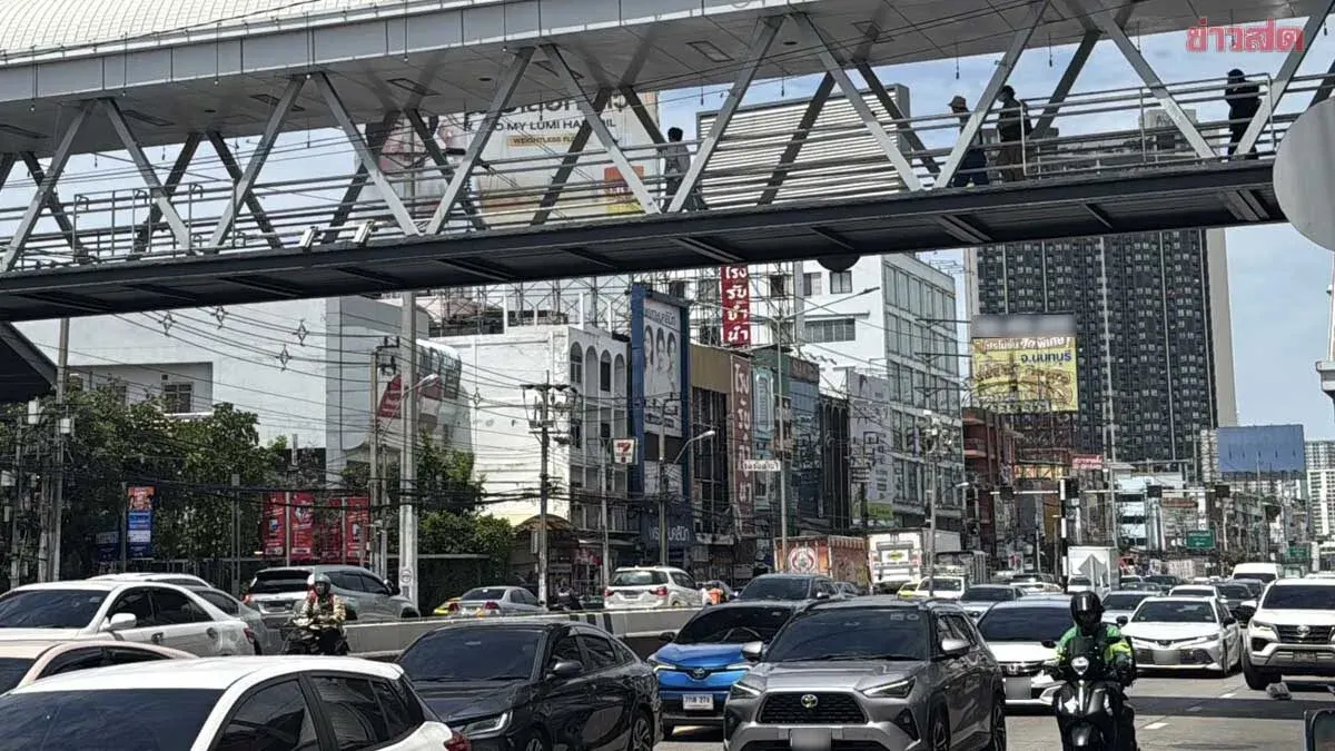 Man Falls From Overpass Onto Truck Roof, Narrowly Escapes Death