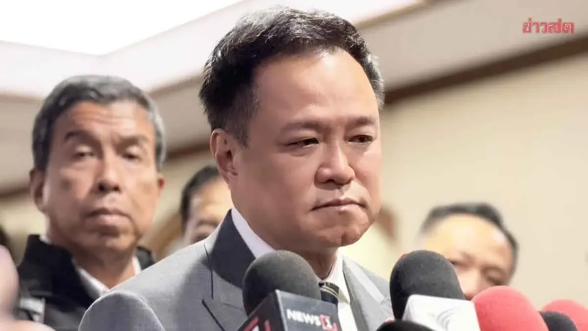 Prime Minister Sets Flood War Room for Central Thailand