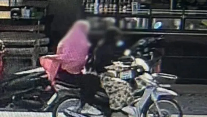 Gunmen in hijabs kill teacher holding infant in Pattani