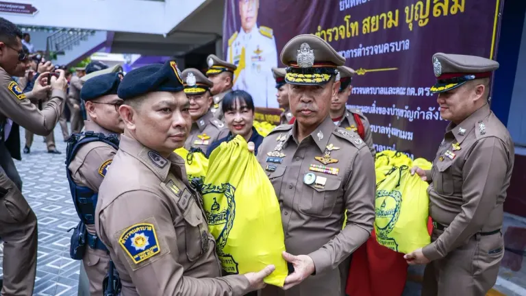 Police Leadership Delivers Aid Packages to Thung Maha Meek and Bang Pong Pang Officers