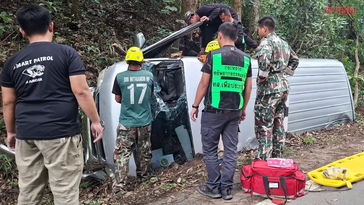 Van Overturns on Doi Inthanon; Rescue Crew Frees Trapped Passenger