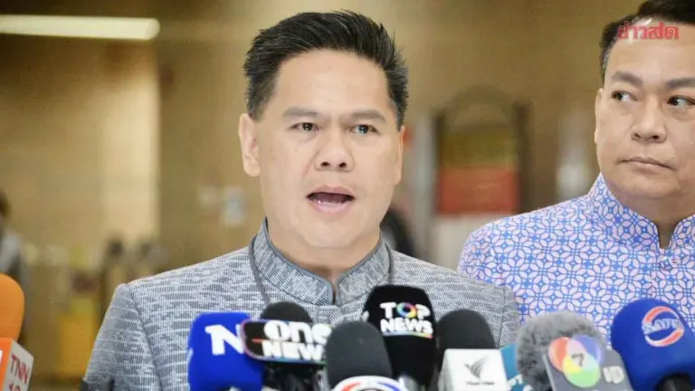 Industry Minister Rules Out 'Thaksin' or 'Blue' Regime