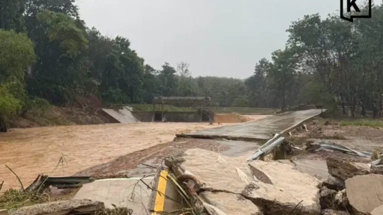 Heavy Rain Floods Nan, Damages Weir and Collapses Bridge