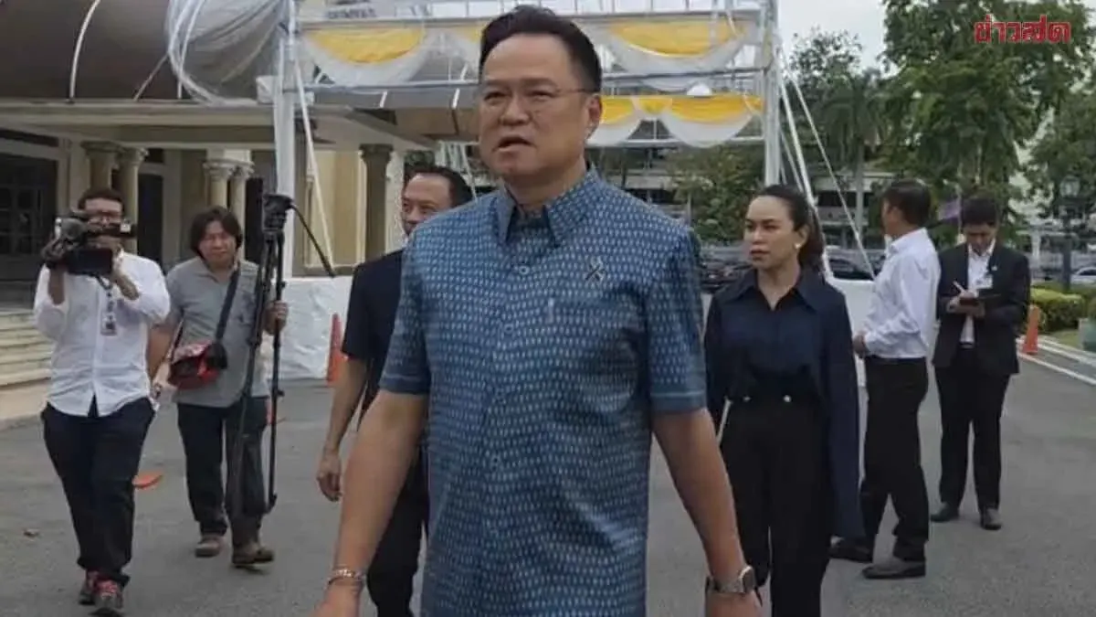 PM Anusorn Orders Renovation of Santitham Building Entrance Walkway Roof for Royal Ceremony Dignity