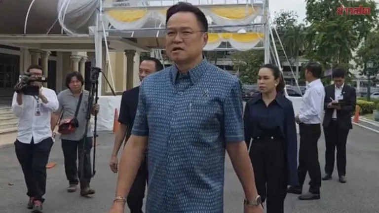 PM Anusorn Orders Renovation of Santitham Building Entrance Walkway Roof for Royal Ceremony Dignity