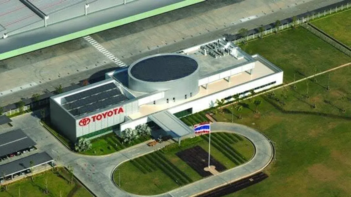 Toyota Halts Production at Three Thai Plants Due to Flooding
