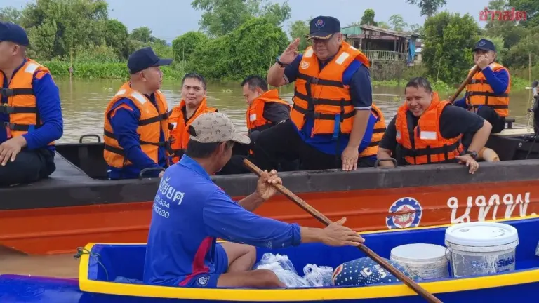 Army Rapid Response Unit Deployed to Flood-Hit Ayutthaya Districts