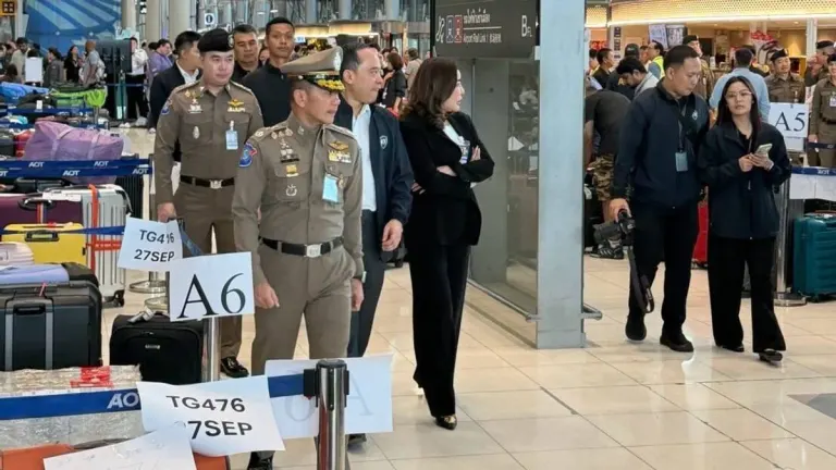 Tourist Police Assist Passengers with Lost Luggage at Suvarnabhumi