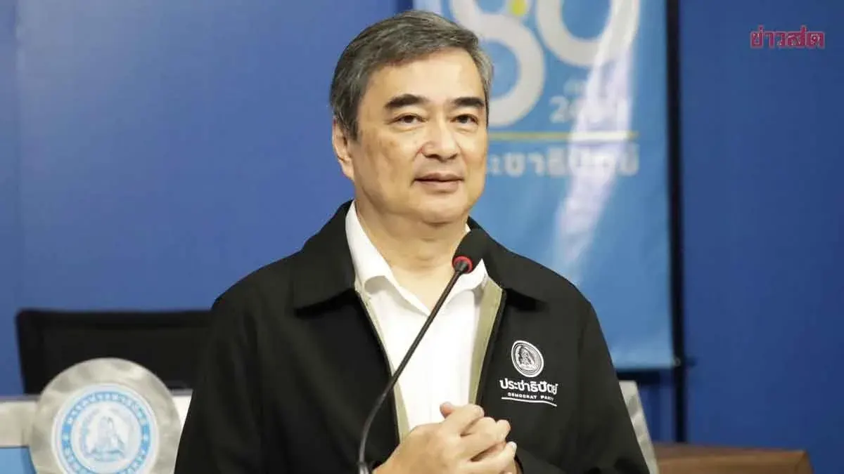 Abhisit Urges Election Commission to Send Senate Case to Supreme Court