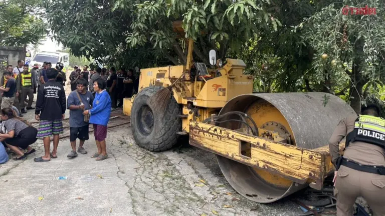 Compactor Kills Woman as Gate Collapses in Nonthaburi