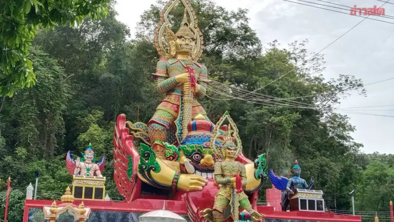 Crowds Flock to Chonburi Statue Seeking Lottery Luck