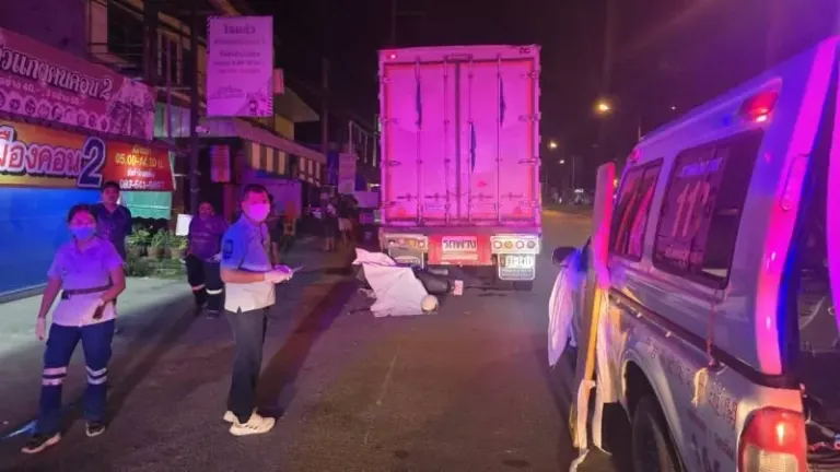 Chiang Mai woman dies after crashing into parked truck