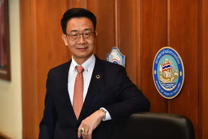 Thai Chamber of Commerce warns government to prepare reserves for unexpected crises, concerned that raising debt ceiling to 75% may prove difficult
