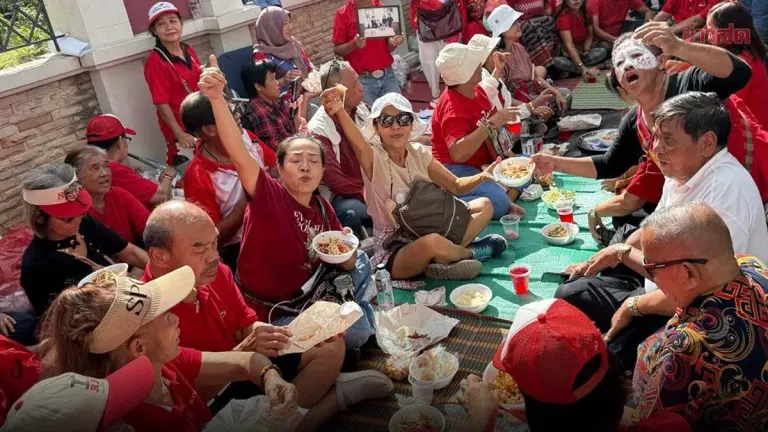 Red Shirts to Gather Tonight, May 10, Awaiting Thaksin's Prison Release on Morning of May 11