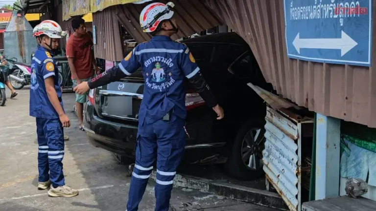 Elderly Driver Faints, Car Crashes Into Buriram Market