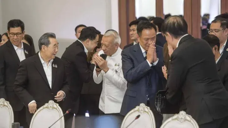 Anutin gathers Thailand's top tycoons for economy talks