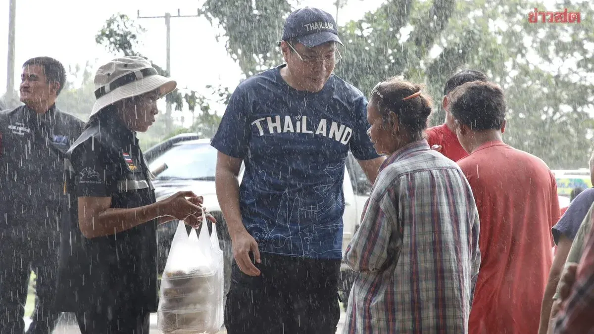 Deputy Education Minister Delivers Aid to Flood-Hit Kanchanaburi