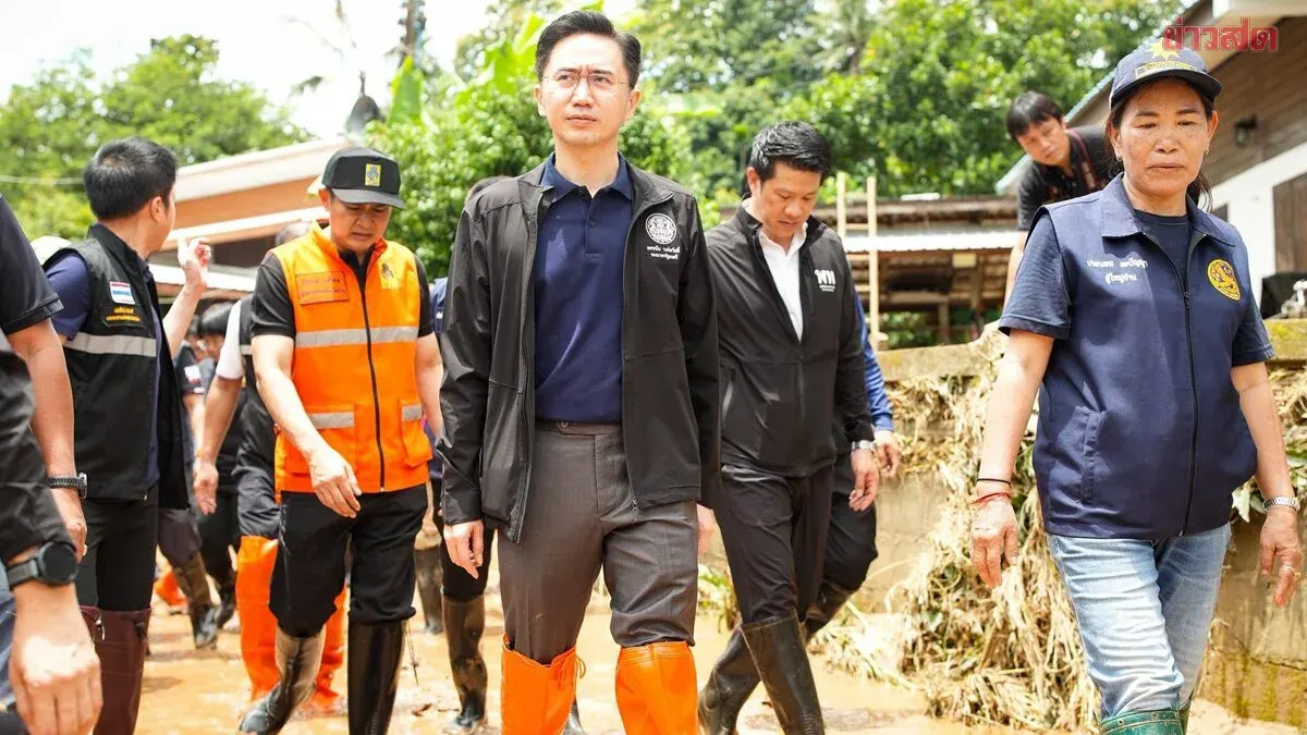 Deputy PM Wades Through Mud in Phayao Recovery Effort