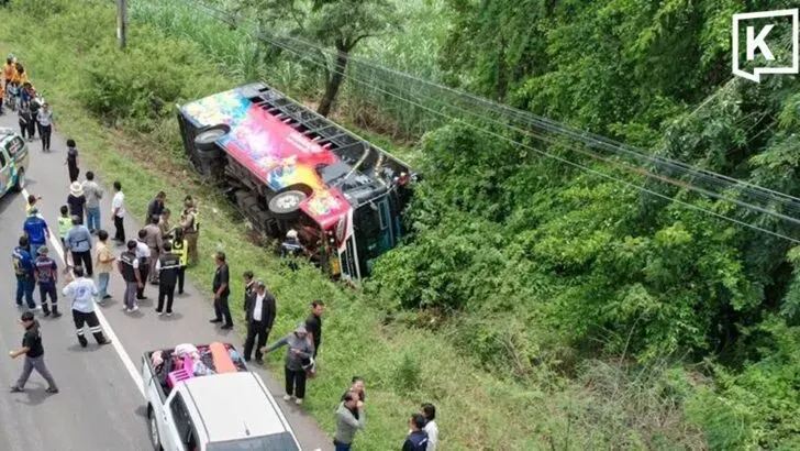 School Bus Overturns in Surin, 57 Hurt
