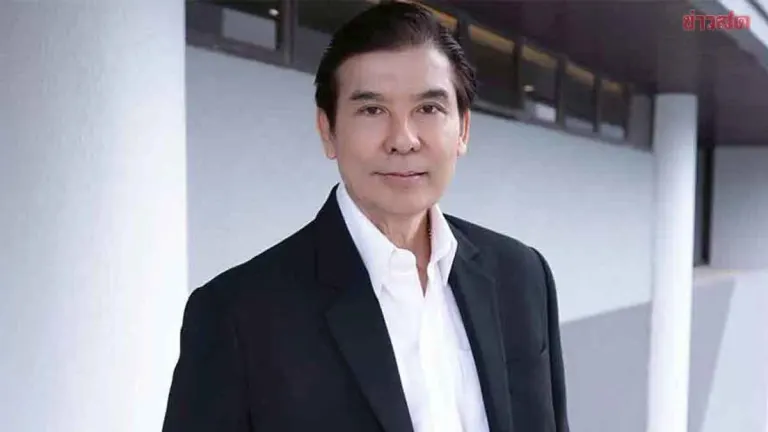 Ex-Pheu Thai Spokesman Urges Review of Poor Card Eligibility Criteria