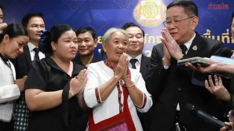 Teacher Nim Returns to Old School With 400,000 Baht Compensation