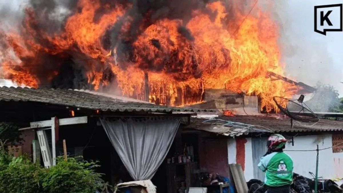 Wooden House Gutted in Chiang Mai Fire, Family Escapes Safely