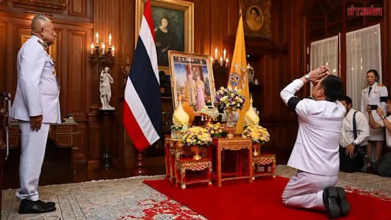 Thai King and Queen Send Flowers for Anusit's 60th Birthday