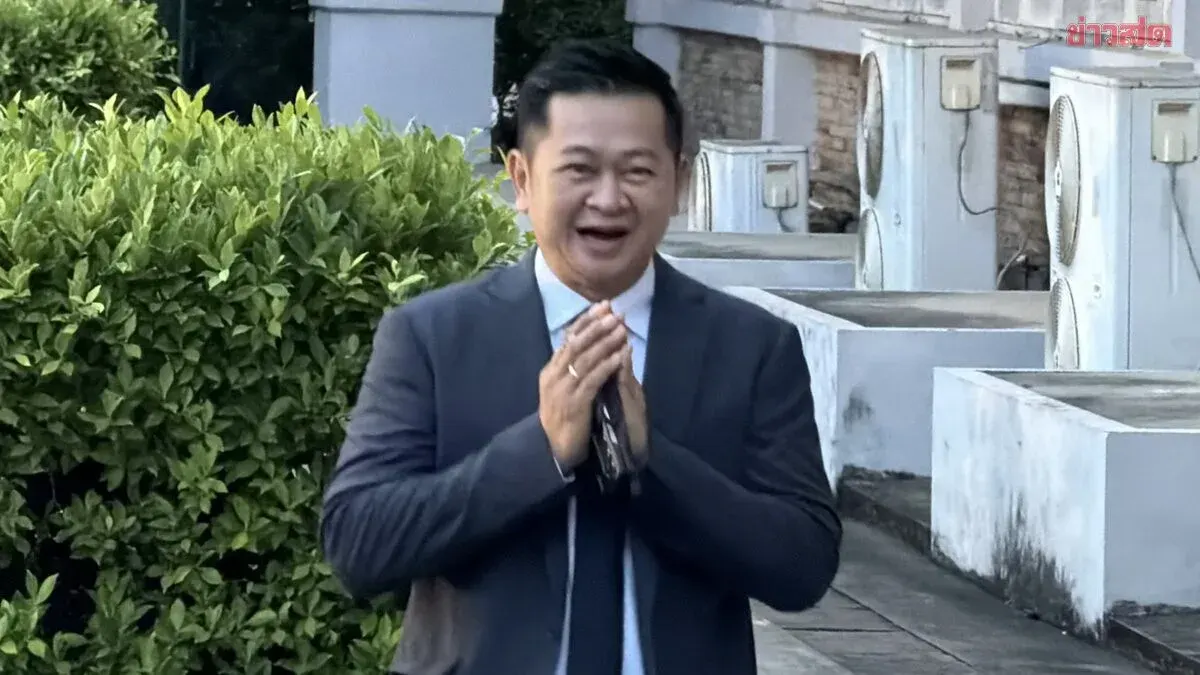 Lawyer Viniyatti Arrives at Prison Ahead of Thaksin Shinawatra's Release