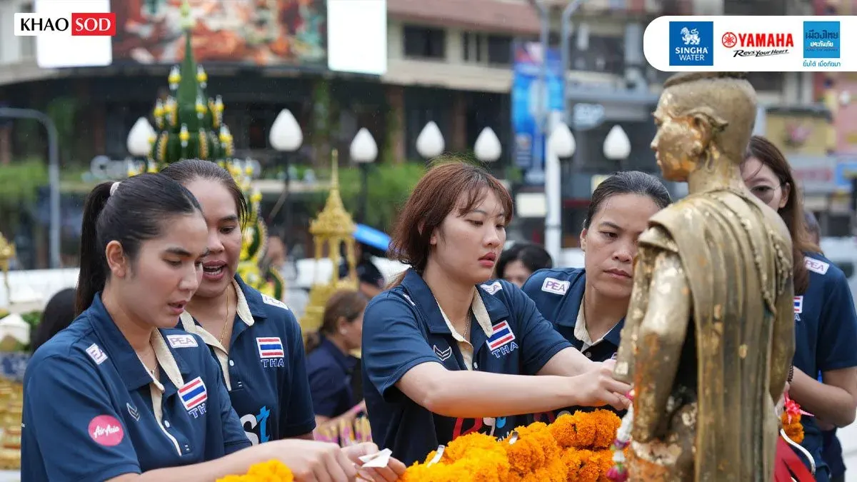 Thailand Women's Volleyball Team Honors Queen After Olympic Qualification