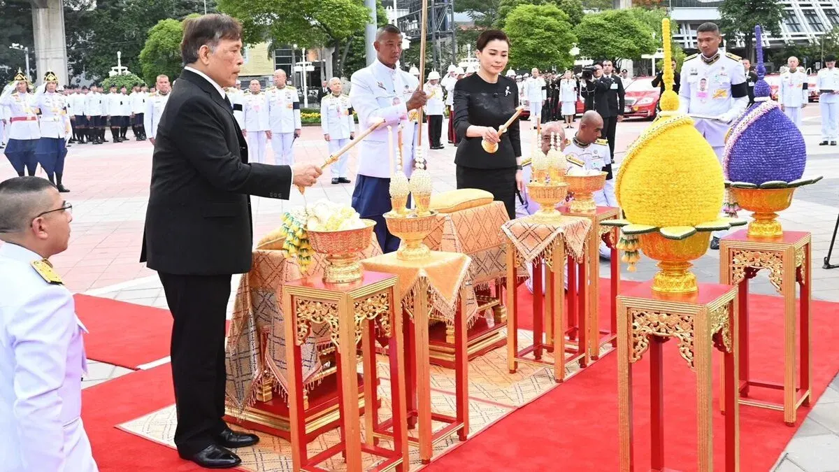 King and Queen Attend Centennial Commemoration of Rama VI's Passing