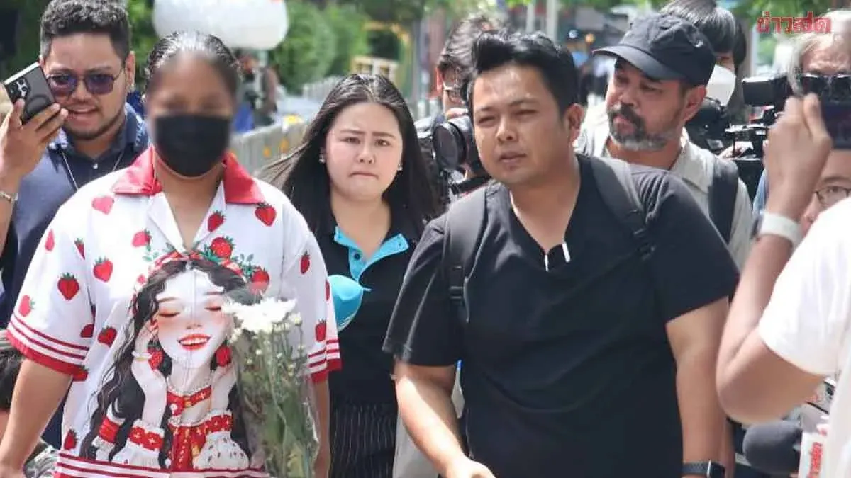 Candy Vendor Defends Exit Route After Beer Hall Fire