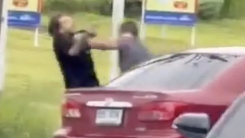 Fight Between Foreigners Clogs Cherng Talay Road