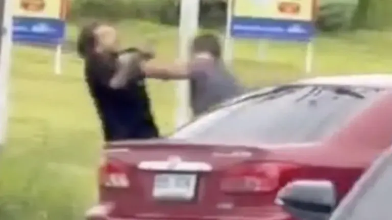 Fight Between Foreigners Clogs Cherng Talay Road